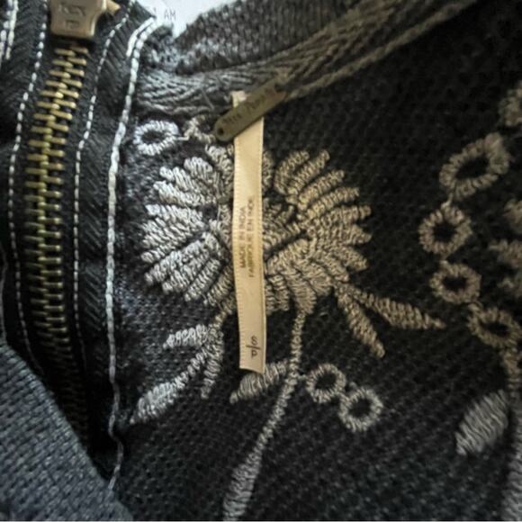 FREE PEOPLE Embroidered Pullover Sweater Size Small EUC - Picture 2 of 8